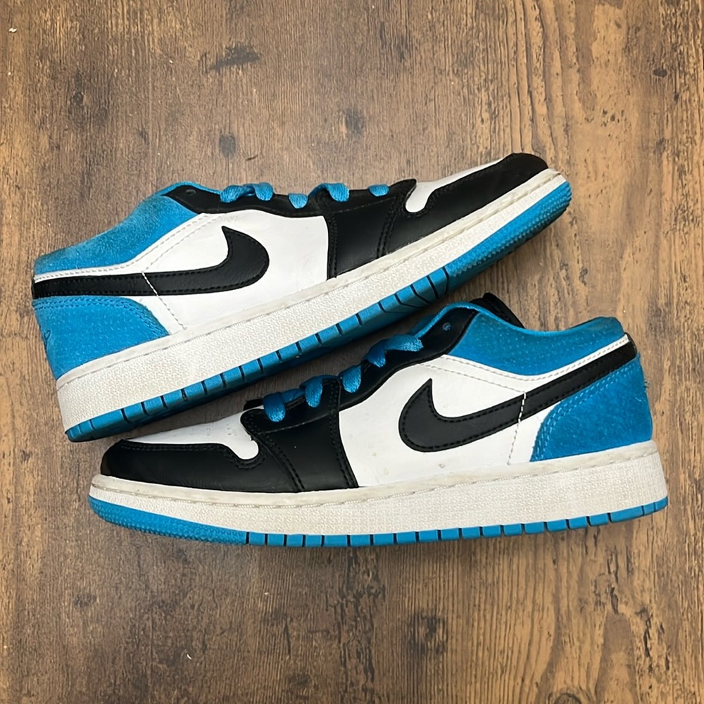 Air Jordan 1 low SE Laser Blue 4Y=W5.5! Pre owned/no box